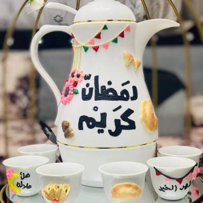 Coffee Dallah With 6 Pieces of Small Arabian Coffee Cups